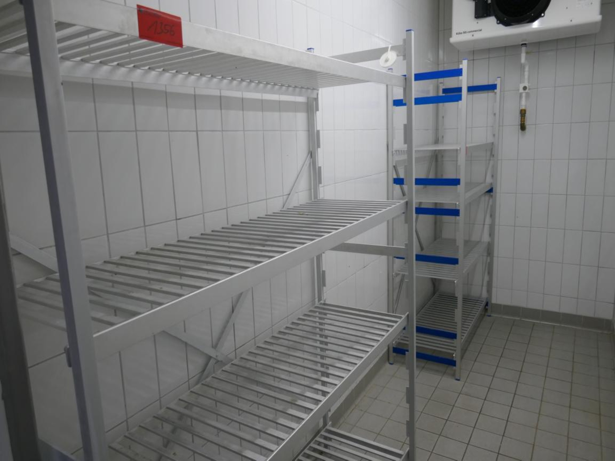 Medyczny sprzęt techniczny, wyposażenie sal operacyjnych, sterylne tace oraz sprzęt i meble szpitalne-2