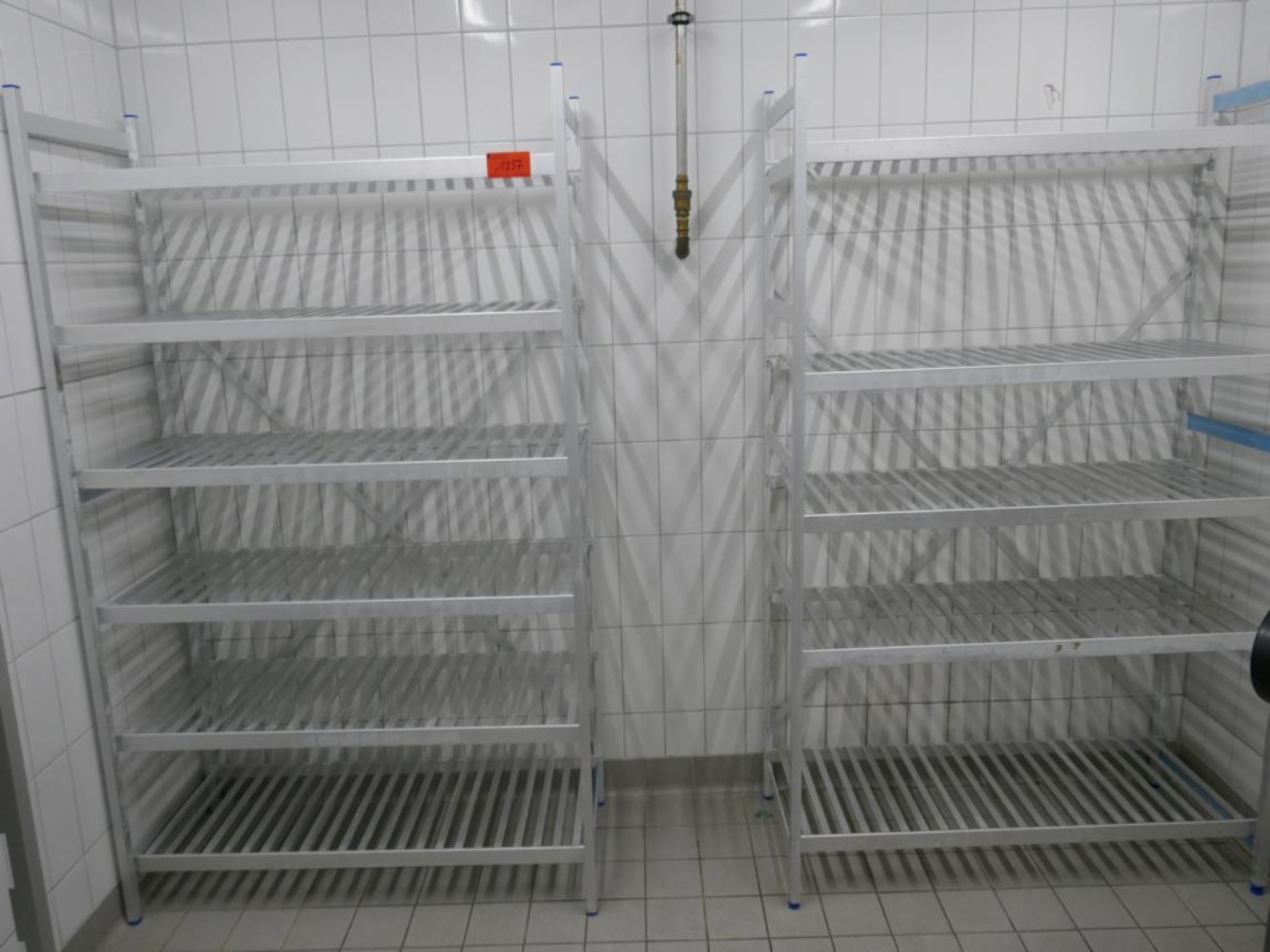 Medyczny sprzęt techniczny, wyposażenie sal operacyjnych, sterylne tace oraz sprzęt i meble szpitalne-1