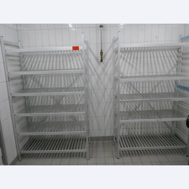 Medyczny sprzęt techniczny, wyposażenie sal operacyjnych, sterylne tace oraz sprzęt i meble szpitalne-1