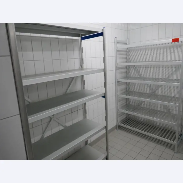 Medyczny sprzęt techniczny, wyposażenie sal operacyjnych, sterylne tace oraz sprzęt i meble szpitalne-2