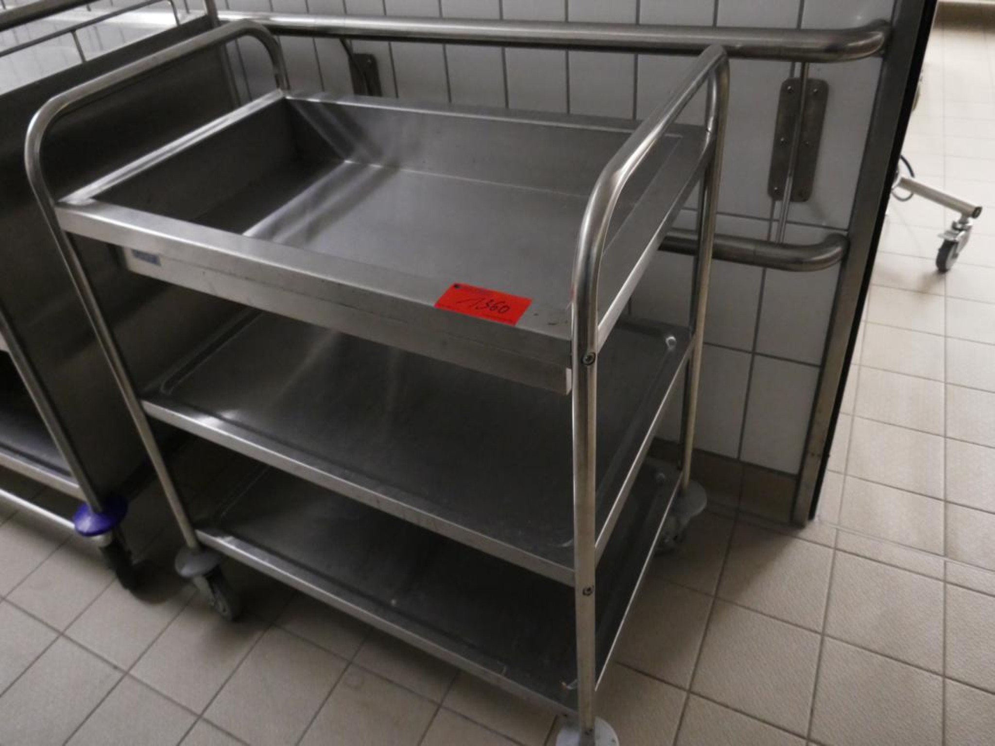 Medyczny sprzęt techniczny, wyposażenie sal operacyjnych, sterylne tace oraz sprzęt i meble szpitalne-1