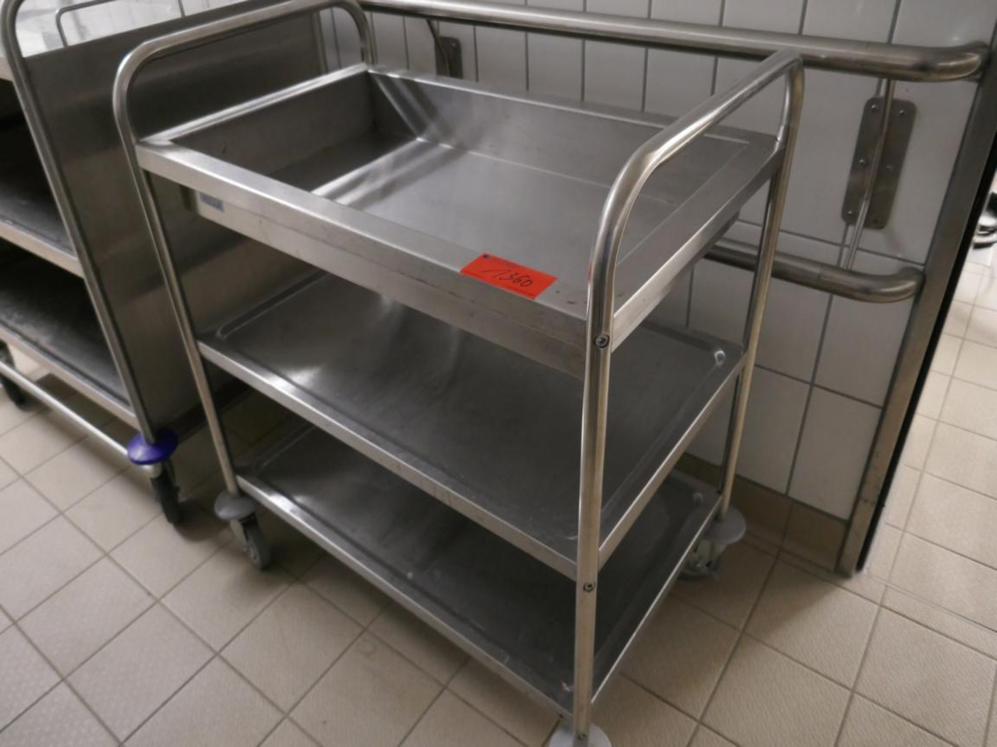 Medyczny sprzęt techniczny, wyposażenie sal operacyjnych, sterylne tace oraz sprzęt i meble szpitalne-2