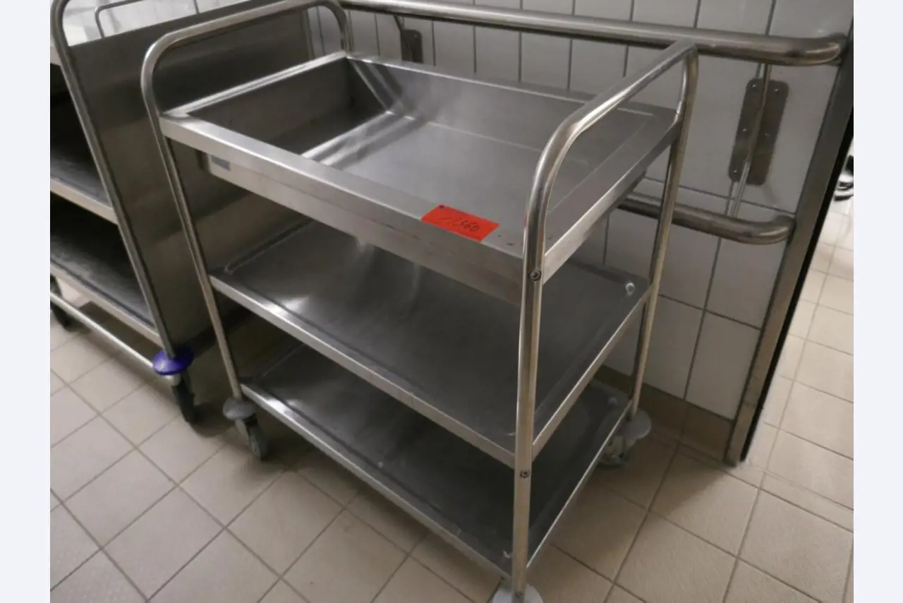 Medyczny sprzęt techniczny, wyposażenie sal operacyjnych, sterylne tace oraz sprzęt i meble szpitalne-2