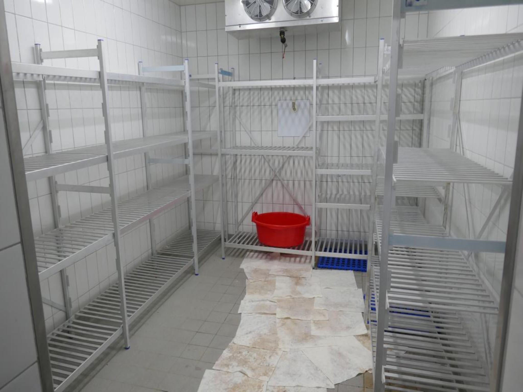 Medyczny sprzęt techniczny, wyposażenie sal operacyjnych, sterylne tace oraz sprzęt i meble szpitalne-1