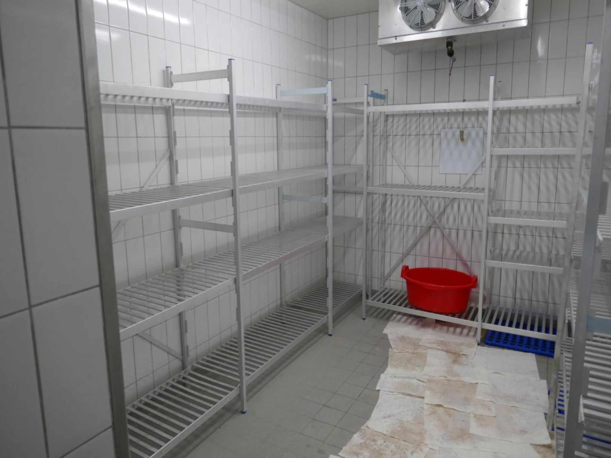 Medyczny sprzęt techniczny, wyposażenie sal operacyjnych, sterylne tace oraz sprzęt i meble szpitalne-2