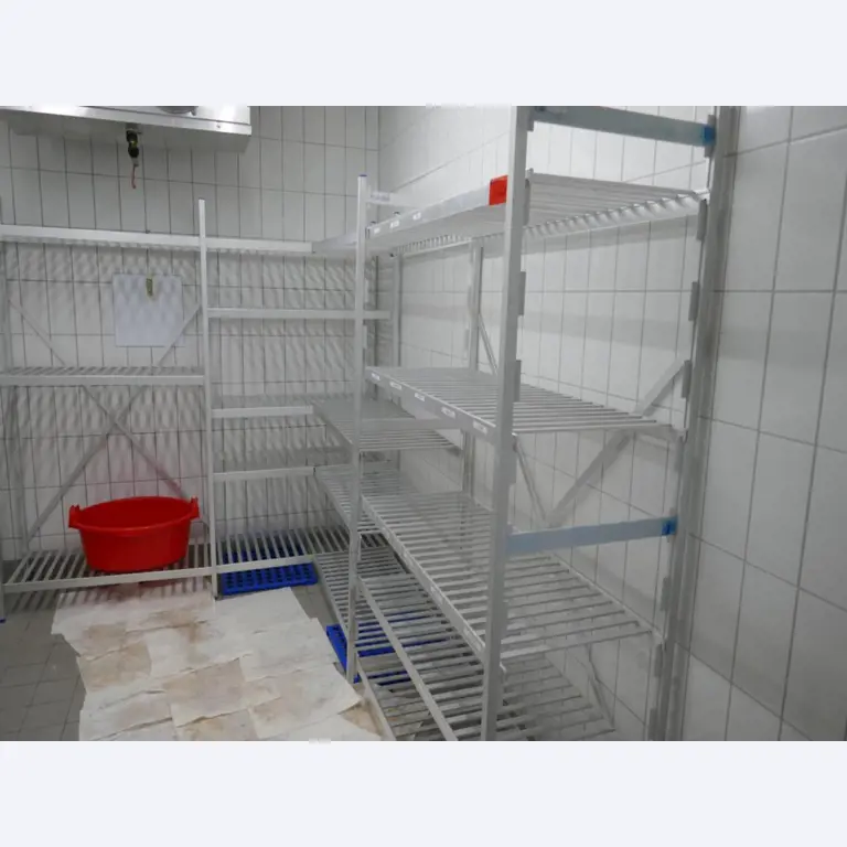 Medyczny sprzęt techniczny, wyposażenie sal operacyjnych, sterylne tace oraz sprzęt i meble szpitalne-3