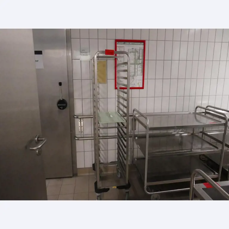 Medyczny sprzęt techniczny, wyposażenie sal operacyjnych, sterylne tace oraz sprzęt i meble szpitalne-1