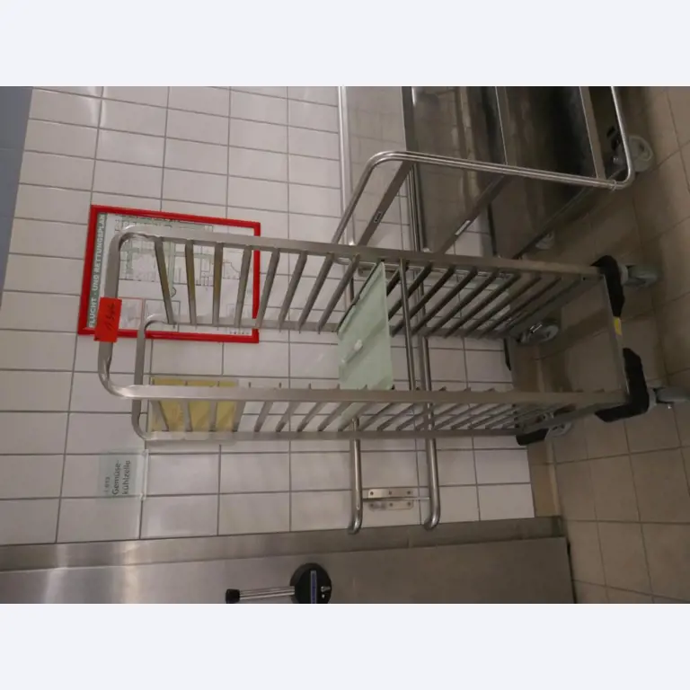 Medyczny sprzęt techniczny, wyposażenie sal operacyjnych, sterylne tace oraz sprzęt i meble szpitalne-2