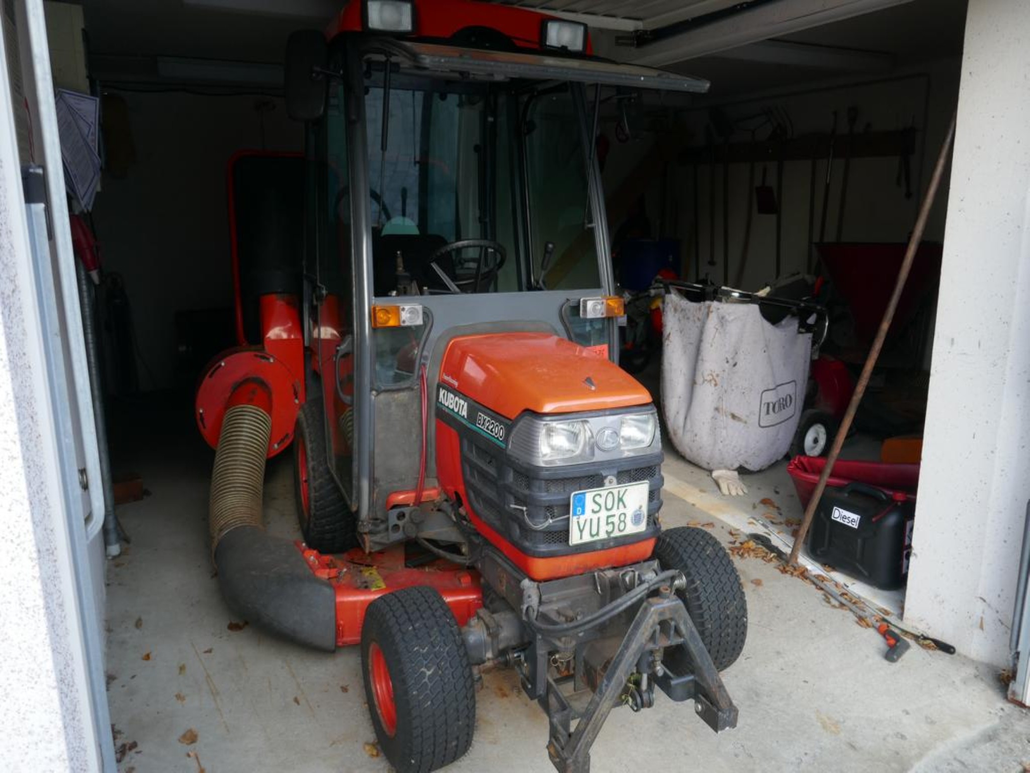 Medyczny sprzęt techniczny, wyposażenie sal operacyjnych, sterylne tace oraz sprzęt i meble szpitalne-12