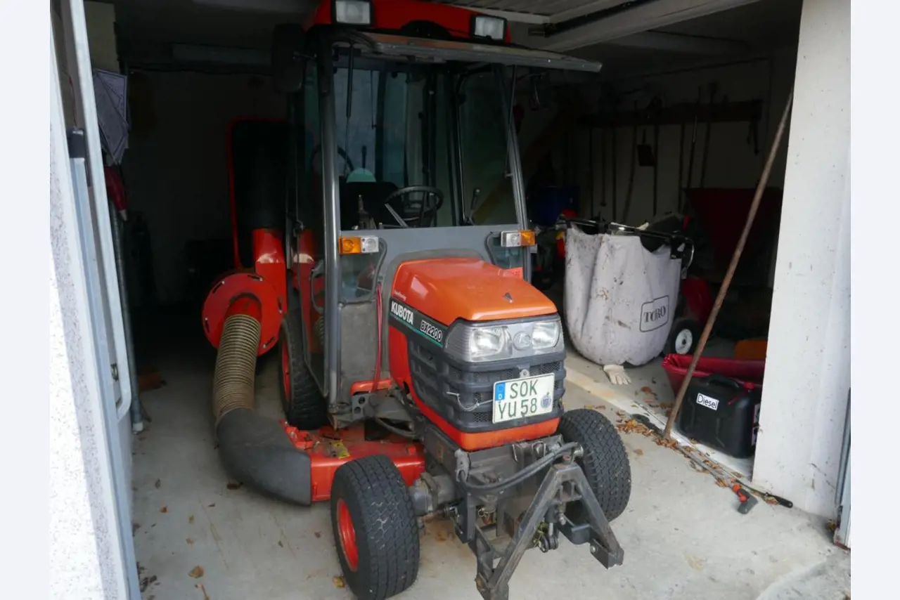 Medyczny sprzęt techniczny, wyposażenie sal operacyjnych, sterylne tace oraz sprzęt i meble szpitalne-12