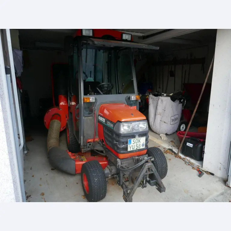 Medyczny sprzęt techniczny, wyposażenie sal operacyjnych, sterylne tace oraz sprzęt i meble szpitalne-12