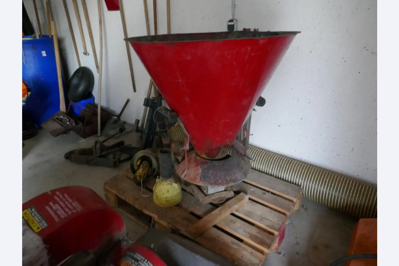 Medyczny sprzęt techniczny, wyposażenie sal operacyjnych, sterylne tace oraz sprzęt i meble szpitalne-14