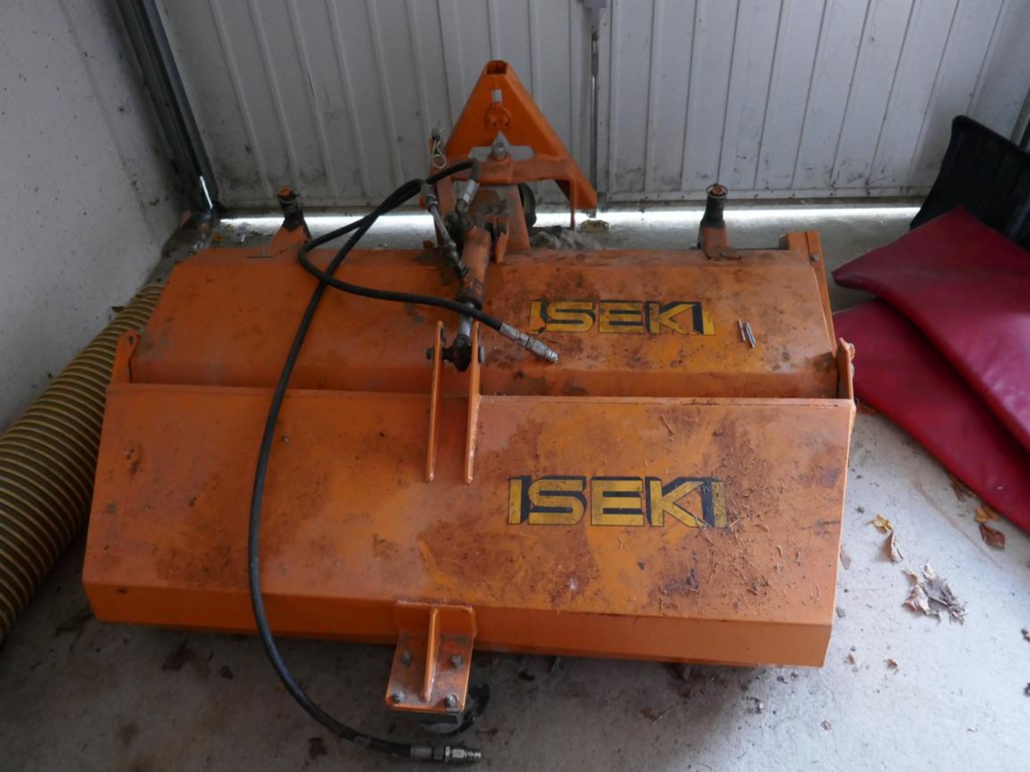 Medyczny sprzęt techniczny, wyposażenie sal operacyjnych, sterylne tace oraz sprzęt i meble szpitalne-15