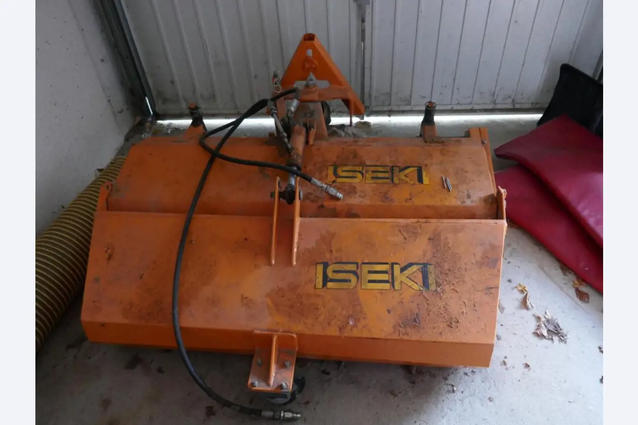 Medyczny sprzęt techniczny, wyposażenie sal operacyjnych, sterylne tace oraz sprzęt i meble szpitalne-15