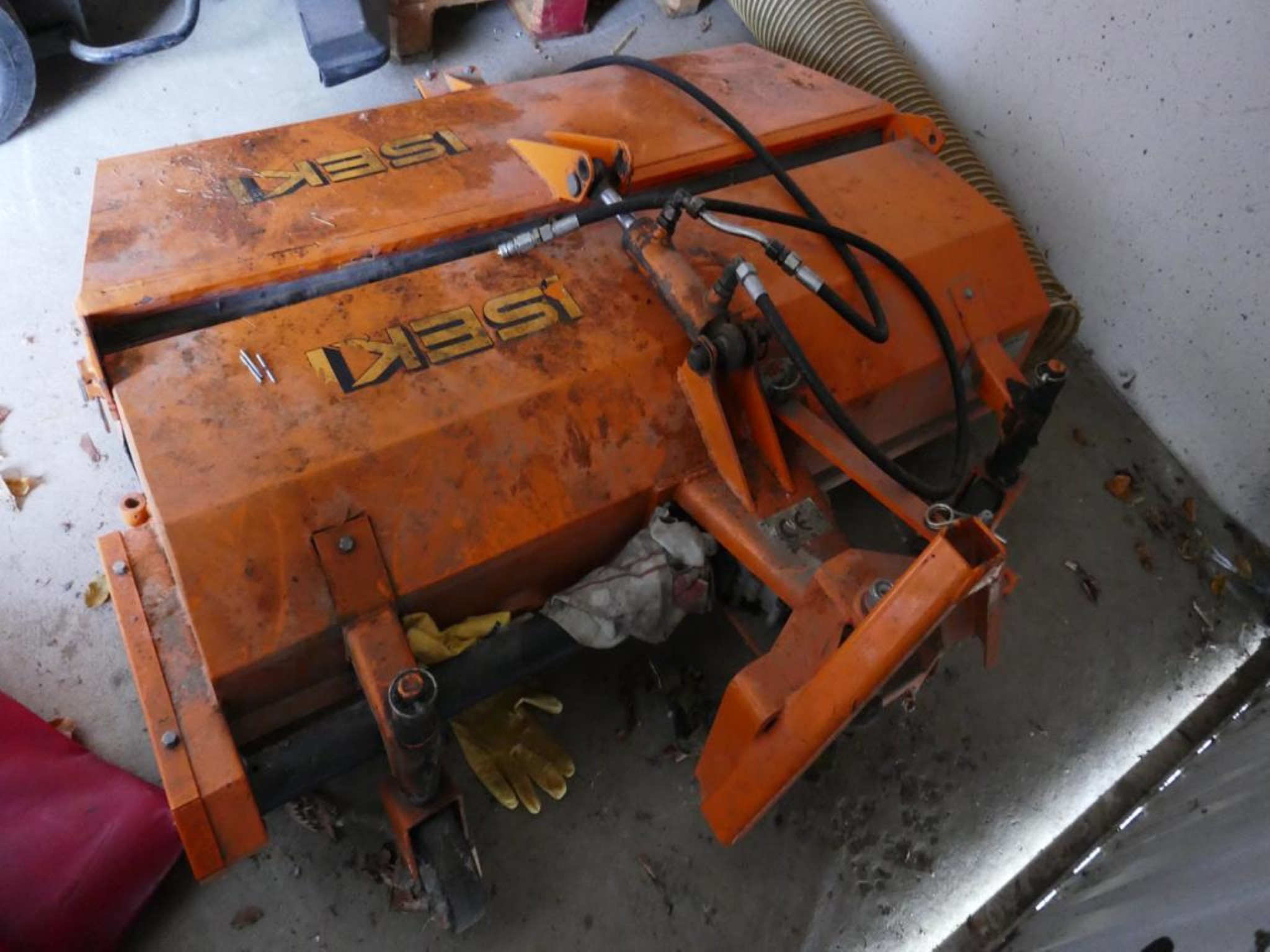 Medyczny sprzęt techniczny, wyposażenie sal operacyjnych, sterylne tace oraz sprzęt i meble szpitalne-16