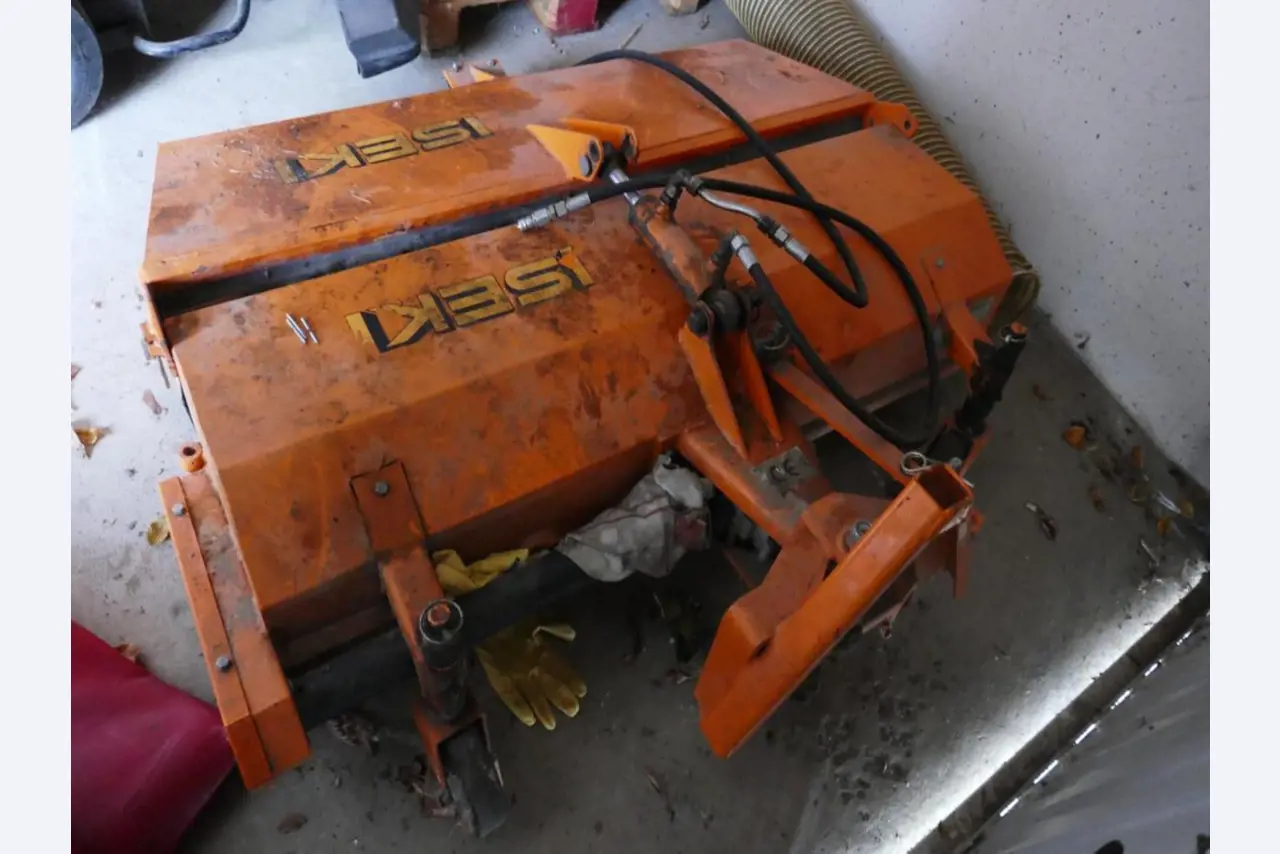 Medyczny sprzęt techniczny, wyposażenie sal operacyjnych, sterylne tace oraz sprzęt i meble szpitalne-16