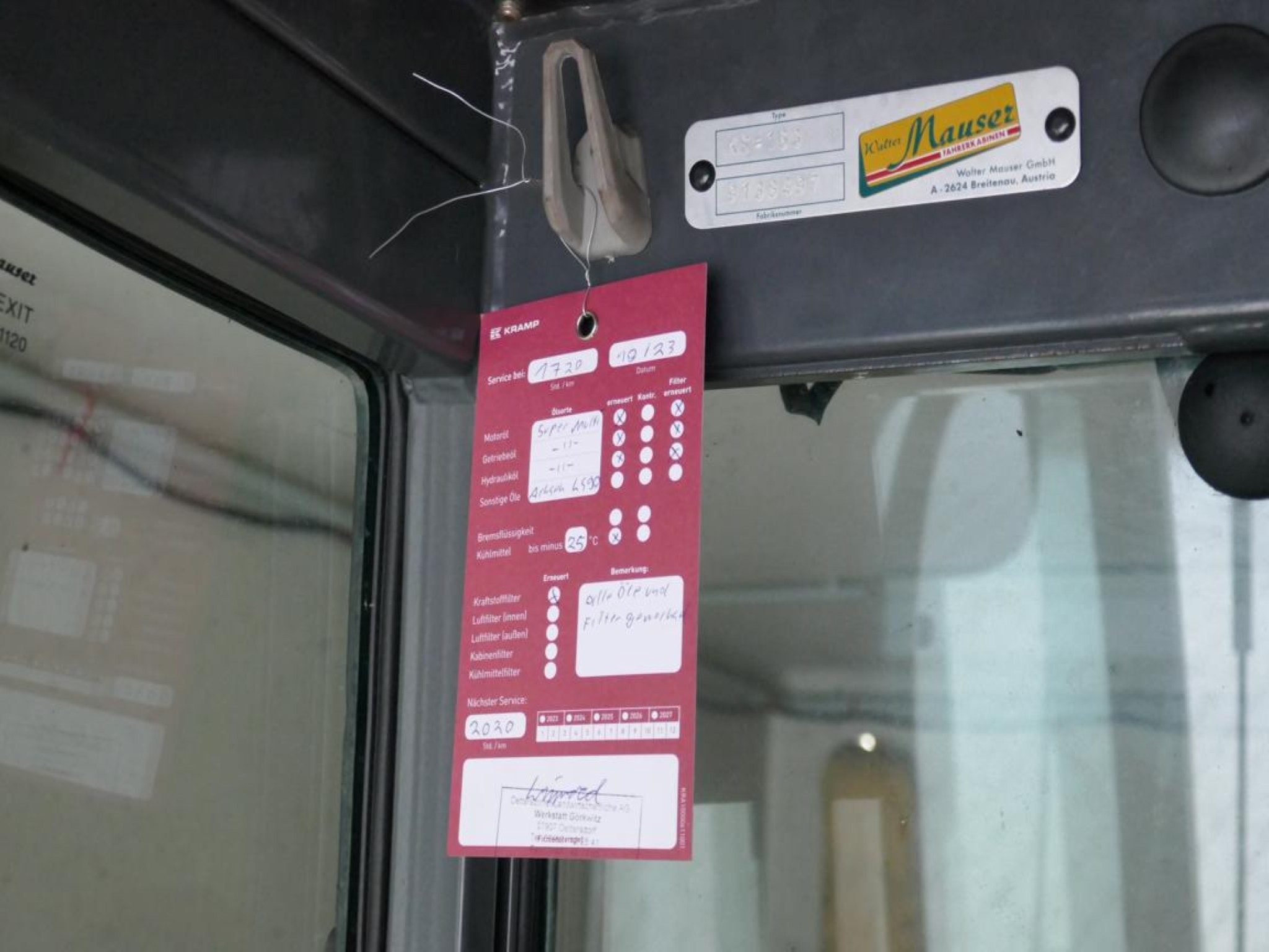 Medyczny sprzęt techniczny, wyposażenie sal operacyjnych, sterylne tace oraz sprzęt i meble szpitalne-17