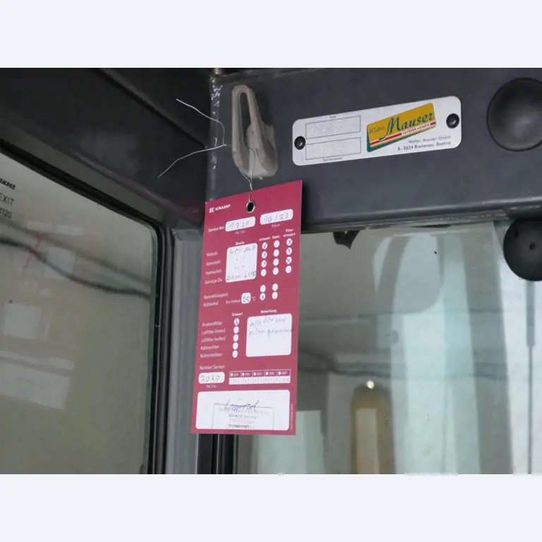 Medyczny sprzęt techniczny, wyposażenie sal operacyjnych, sterylne tace oraz sprzęt i meble szpitalne-17