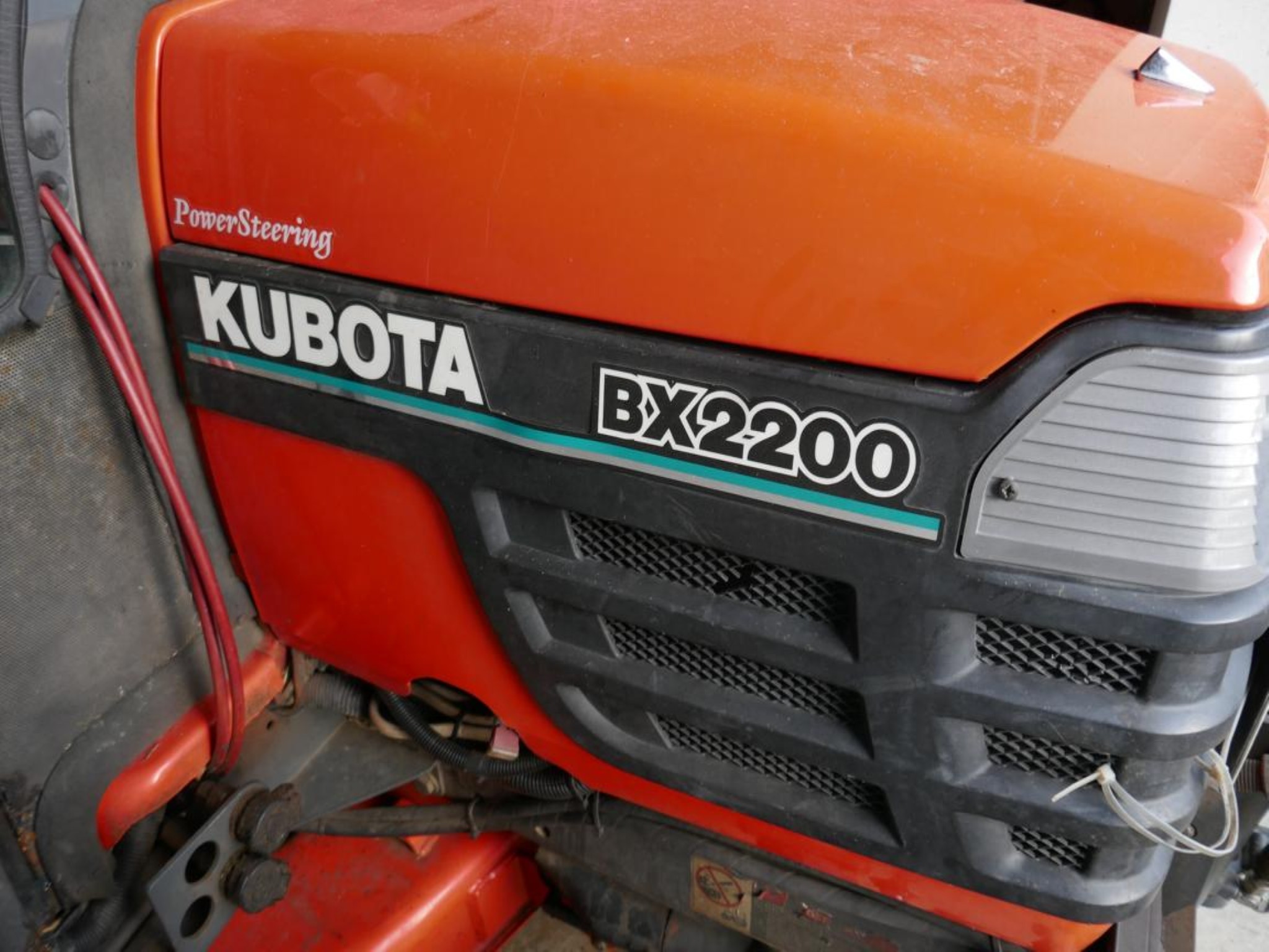 Medyczny sprzęt techniczny, wyposażenie sal operacyjnych, sterylne tace oraz sprzęt i meble szpitalne-18