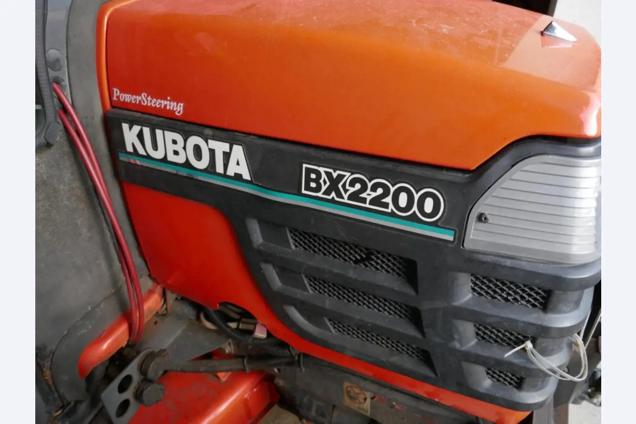 Medyczny sprzęt techniczny, wyposażenie sal operacyjnych, sterylne tace oraz sprzęt i meble szpitalne-18