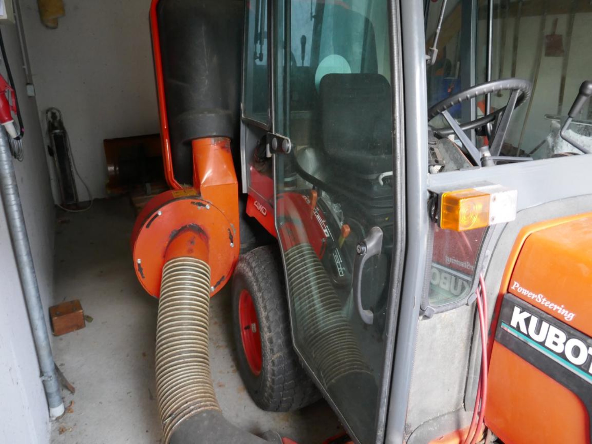 Medyczny sprzęt techniczny, wyposażenie sal operacyjnych, sterylne tace oraz sprzęt i meble szpitalne-19