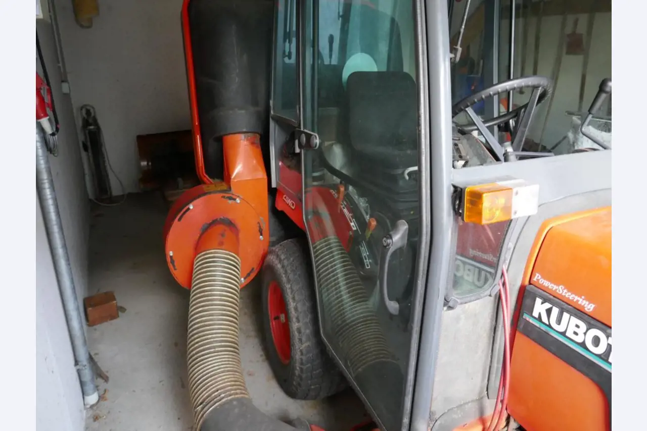 Medyczny sprzęt techniczny, wyposażenie sal operacyjnych, sterylne tace oraz sprzęt i meble szpitalne-19