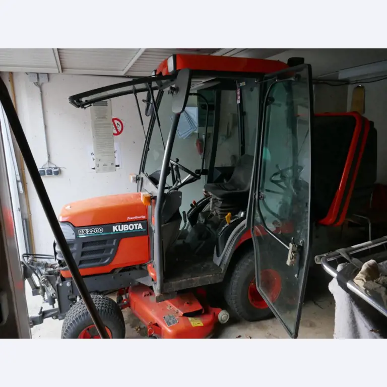 Medyczny sprzęt techniczny, wyposażenie sal operacyjnych, sterylne tace oraz sprzęt i meble szpitalne-22