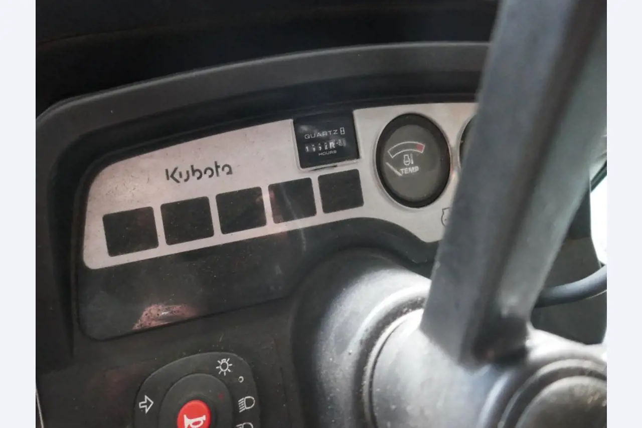 Medyczny sprzęt techniczny, wyposażenie sal operacyjnych, sterylne tace oraz sprzęt i meble szpitalne-23