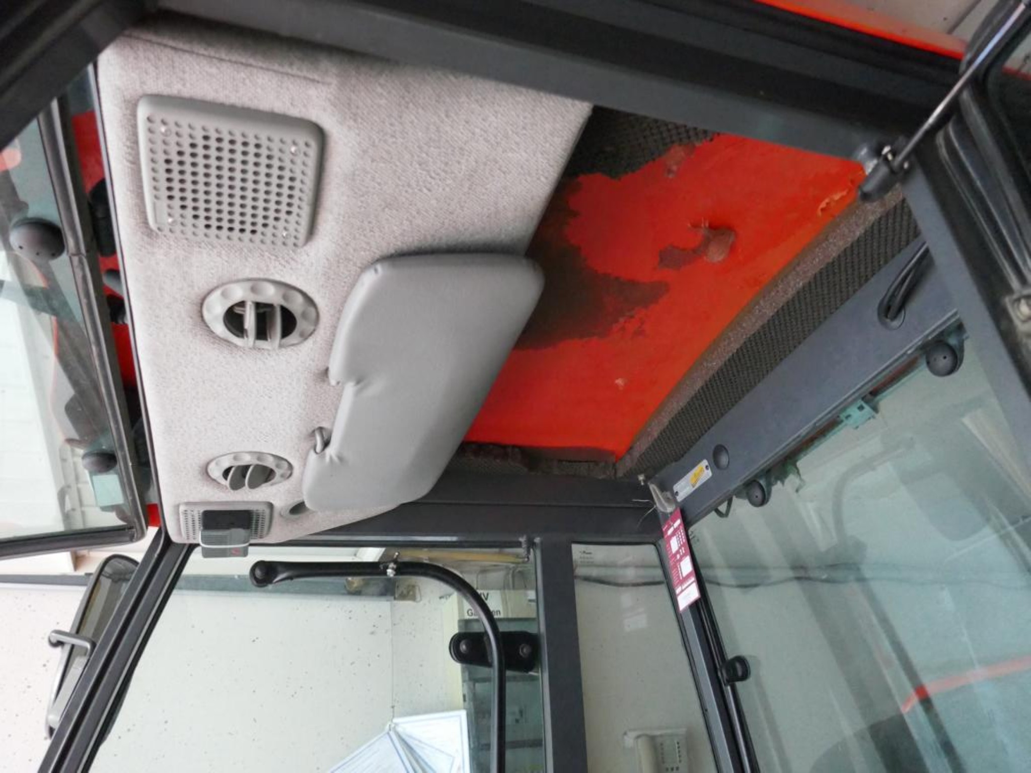 Medyczny sprzęt techniczny, wyposażenie sal operacyjnych, sterylne tace oraz sprzęt i meble szpitalne-24