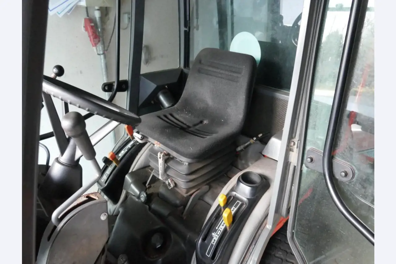 Medyczny sprzęt techniczny, wyposażenie sal operacyjnych, sterylne tace oraz sprzęt i meble szpitalne-2