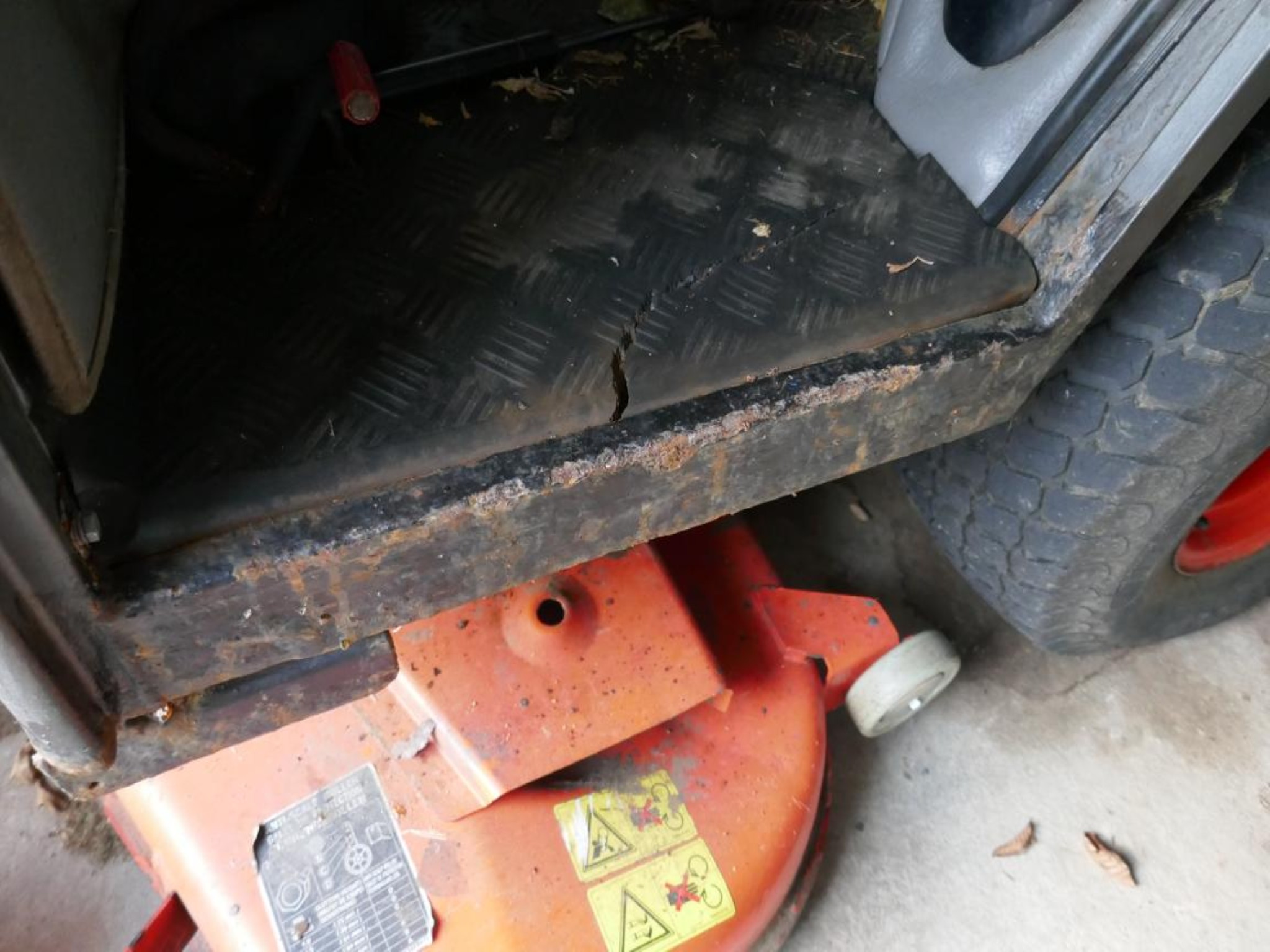 Medyczny sprzęt techniczny, wyposażenie sal operacyjnych, sterylne tace oraz sprzęt i meble szpitalne-3