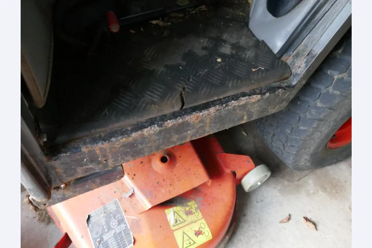 Medyczny sprzęt techniczny, wyposażenie sal operacyjnych, sterylne tace oraz sprzęt i meble szpitalne-3