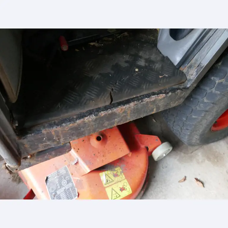 Medyczny sprzęt techniczny, wyposażenie sal operacyjnych, sterylne tace oraz sprzęt i meble szpitalne-3