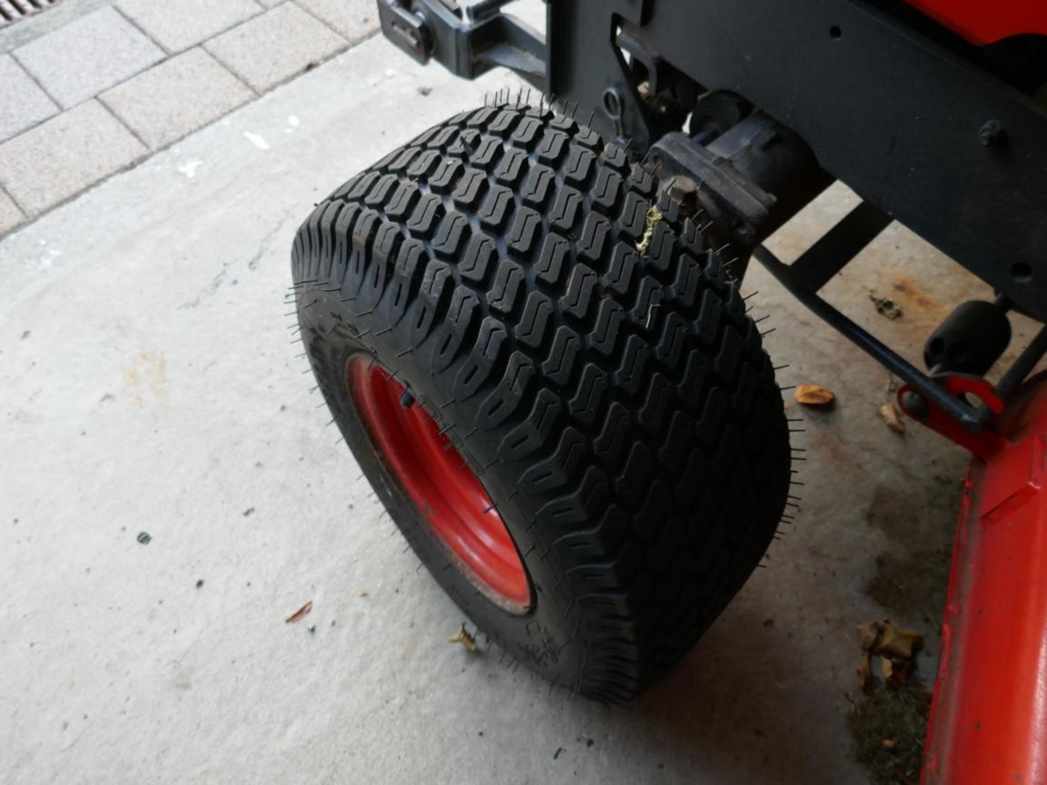 Medyczny sprzęt techniczny, wyposażenie sal operacyjnych, sterylne tace oraz sprzęt i meble szpitalne-4