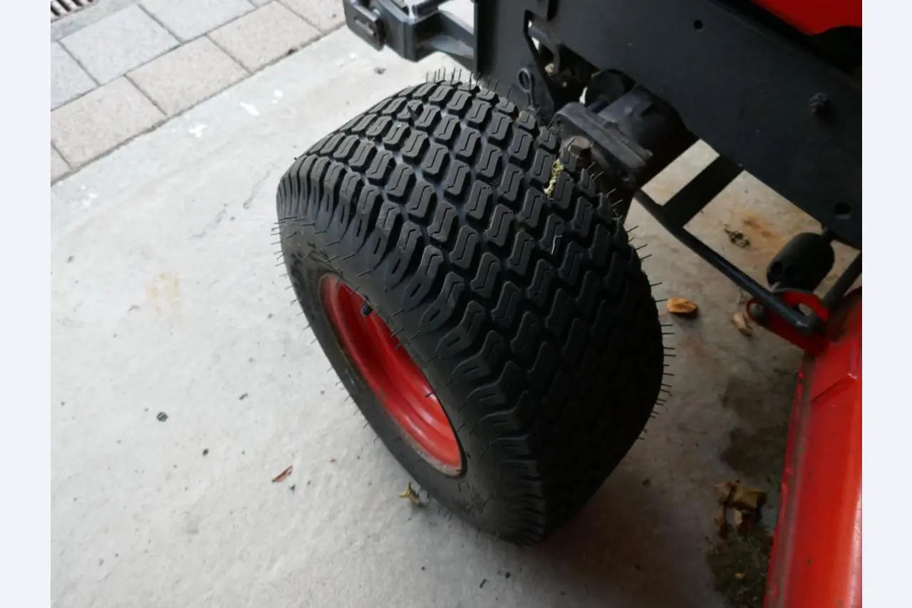 Medyczny sprzęt techniczny, wyposażenie sal operacyjnych, sterylne tace oraz sprzęt i meble szpitalne-4