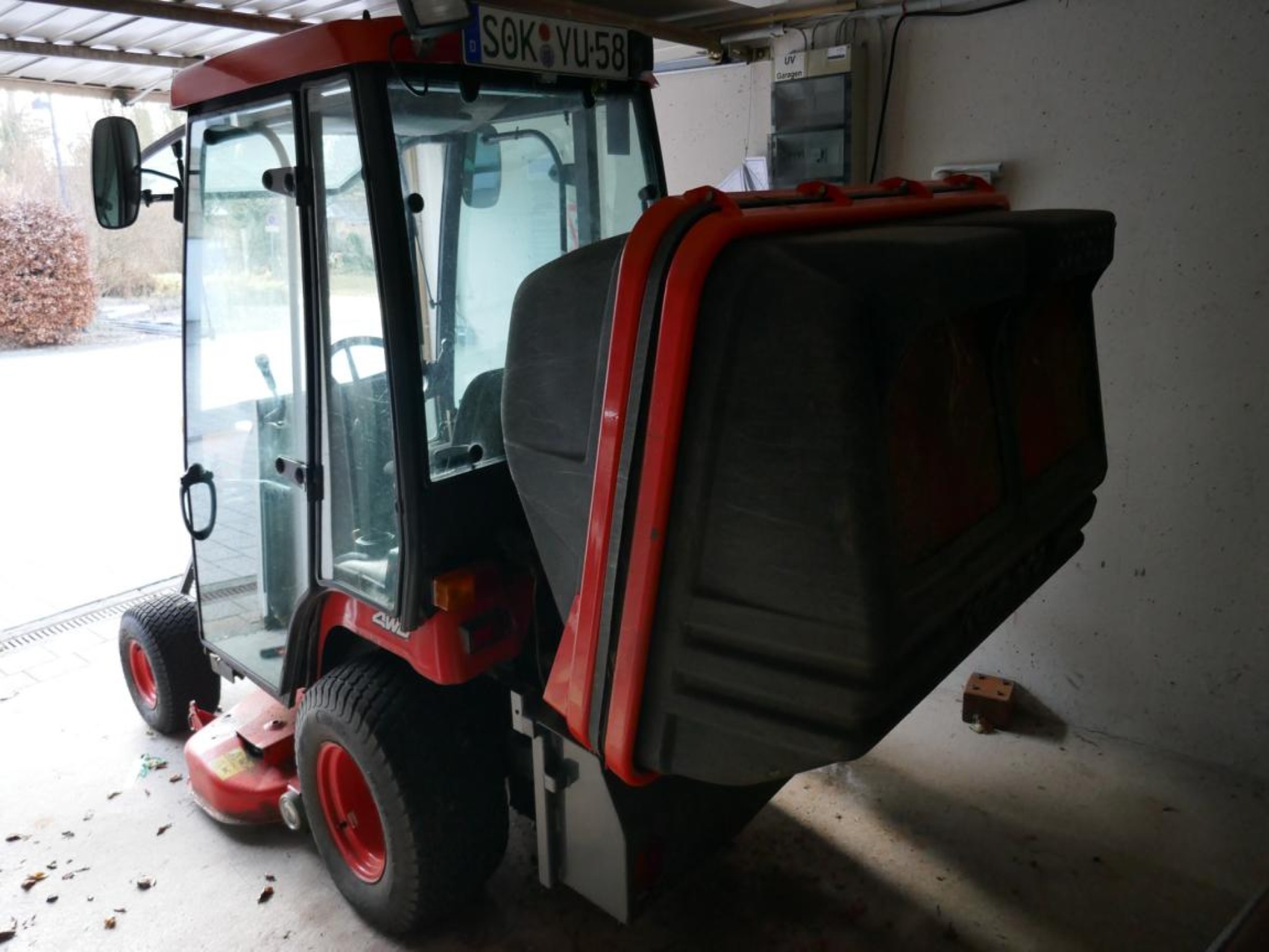 Medyczny sprzęt techniczny, wyposażenie sal operacyjnych, sterylne tace oraz sprzęt i meble szpitalne-6