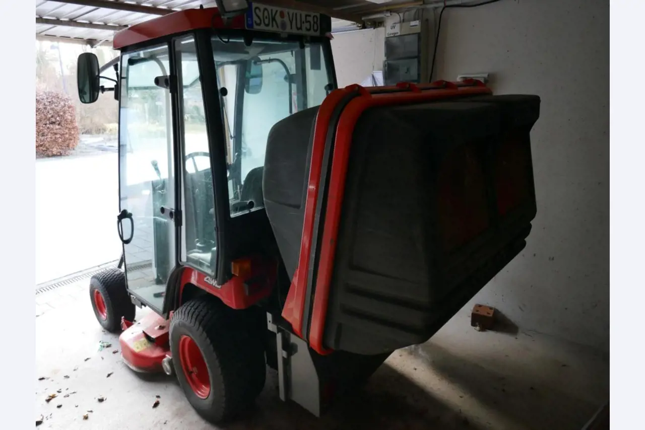 Medyczny sprzęt techniczny, wyposażenie sal operacyjnych, sterylne tace oraz sprzęt i meble szpitalne-6