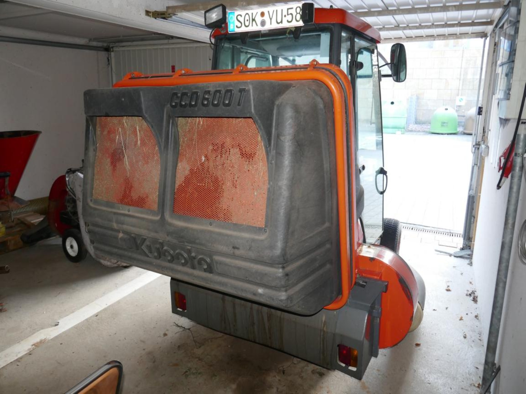 Medyczny sprzęt techniczny, wyposażenie sal operacyjnych, sterylne tace oraz sprzęt i meble szpitalne-7