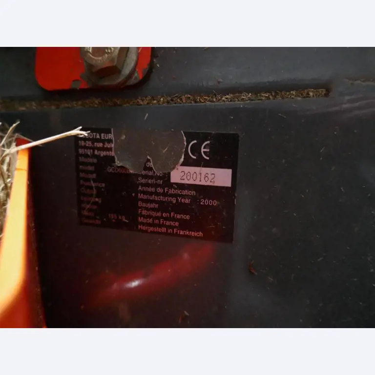 Medyczny sprzęt techniczny, wyposażenie sal operacyjnych, sterylne tace oraz sprzęt i meble szpitalne-8