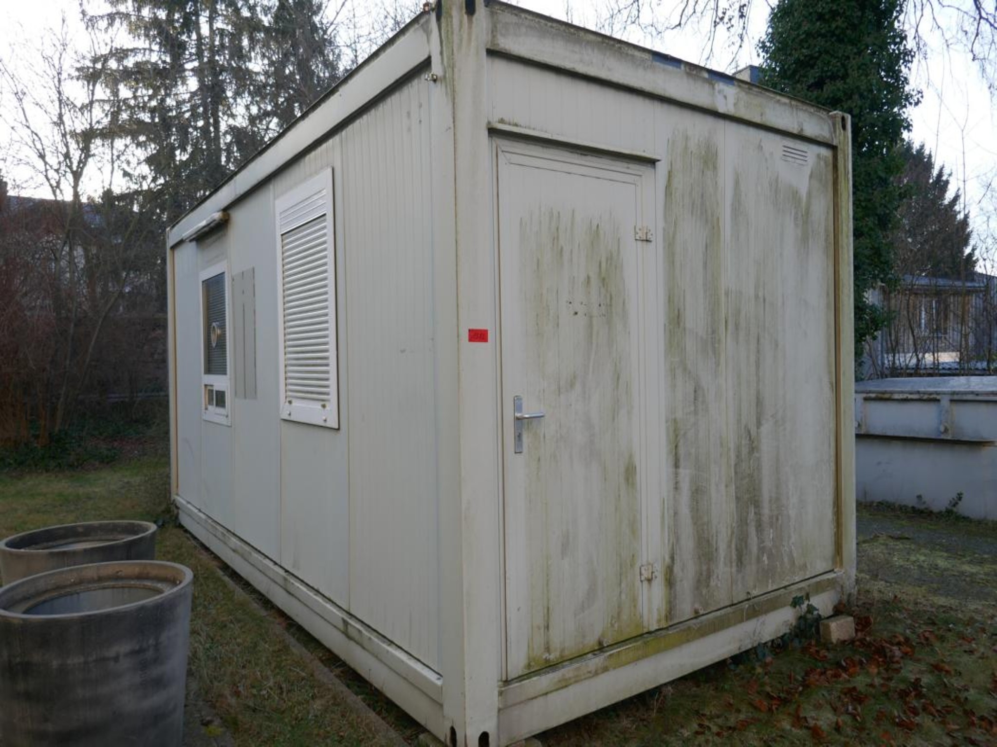 Medyczny sprzęt techniczny, wyposażenie sal operacyjnych, sterylne tace oraz sprzęt i meble szpitalne-1