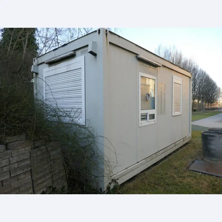 Medyczny sprzęt techniczny, wyposażenie sal operacyjnych, sterylne tace oraz sprzęt i meble szpitalne-3