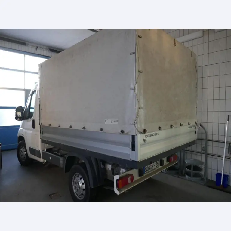 Medyczny sprzęt techniczny, wyposażenie sal operacyjnych, sterylne tace oraz sprzęt i meble szpitalne-10