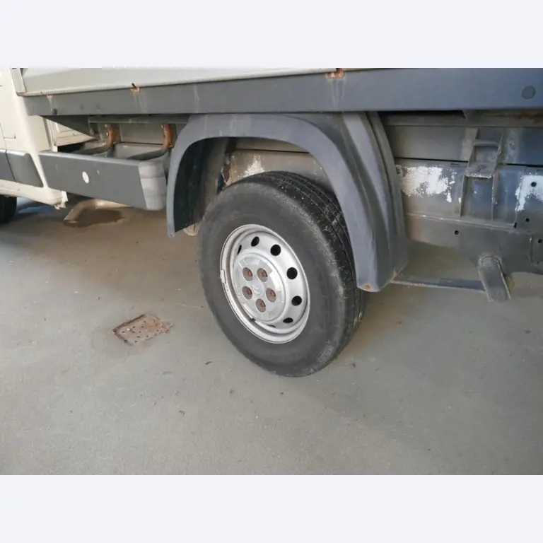 Medyczny sprzęt techniczny, wyposażenie sal operacyjnych, sterylne tace oraz sprzęt i meble szpitalne-12