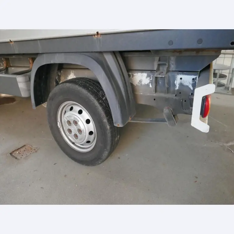 Medyczny sprzęt techniczny, wyposażenie sal operacyjnych, sterylne tace oraz sprzęt i meble szpitalne-13