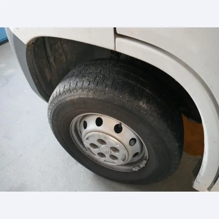 Medyczny sprzęt techniczny, wyposażenie sal operacyjnych, sterylne tace oraz sprzęt i meble szpitalne-14