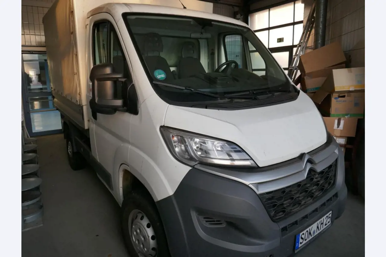 Medyczny sprzęt techniczny, wyposażenie sal operacyjnych, sterylne tace oraz sprzęt i meble szpitalne-1