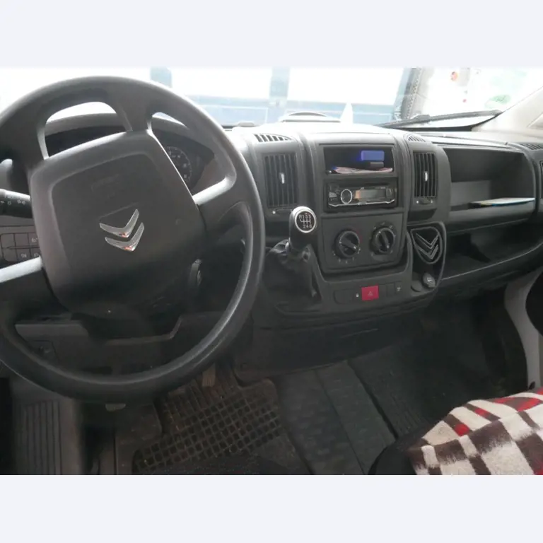 Medyczny sprzęt techniczny, wyposażenie sal operacyjnych, sterylne tace oraz sprzęt i meble szpitalne-2