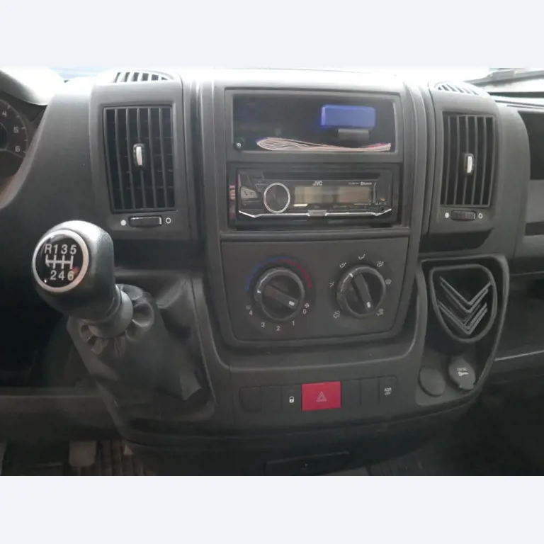 Medyczny sprzęt techniczny, wyposażenie sal operacyjnych, sterylne tace oraz sprzęt i meble szpitalne-3