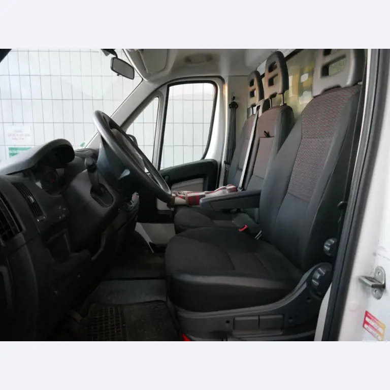 Medyczny sprzęt techniczny, wyposażenie sal operacyjnych, sterylne tace oraz sprzęt i meble szpitalne-4