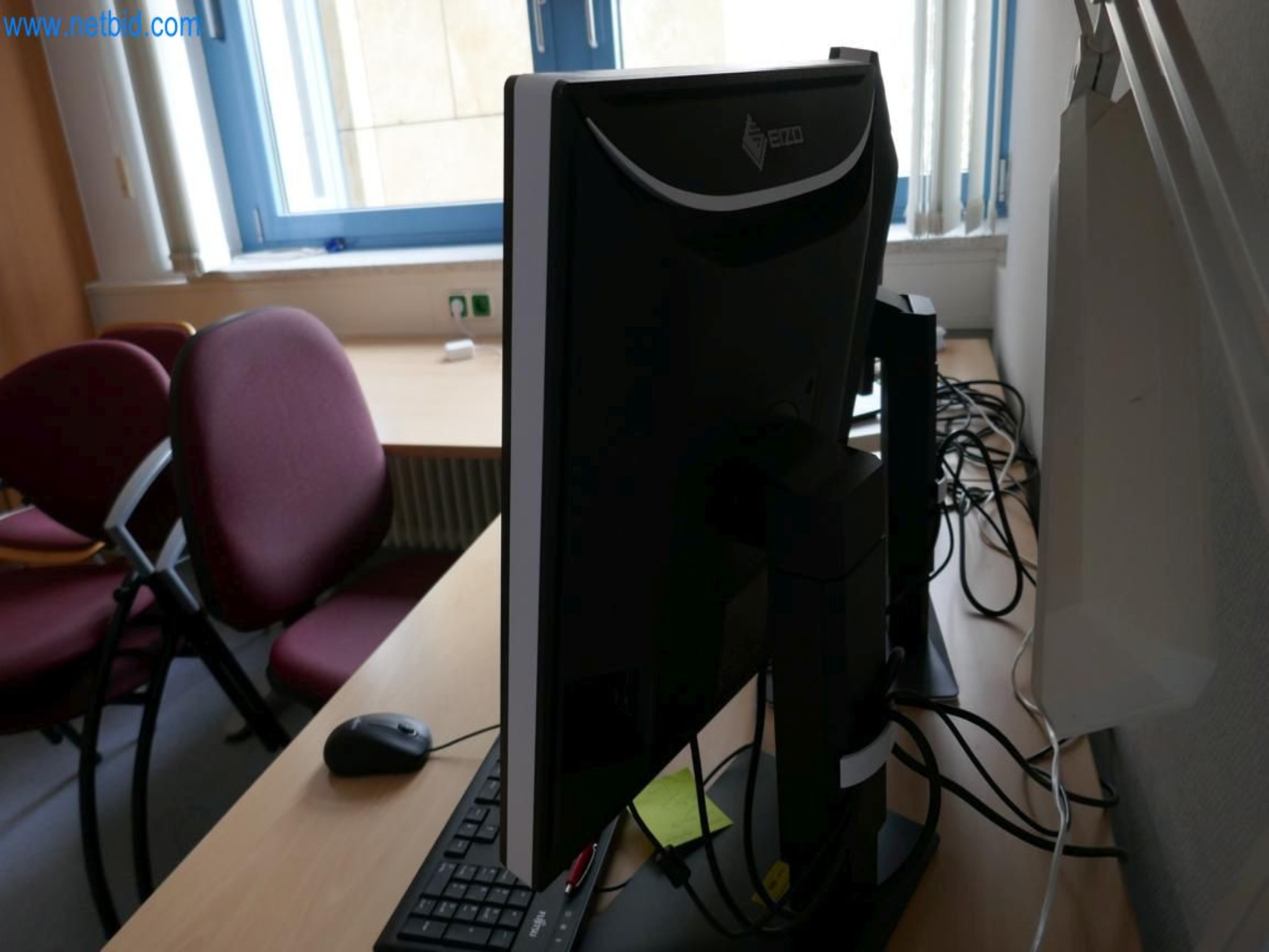 Medyczny sprzęt techniczny, wyposażenie sal operacyjnych, sterylne tace oraz sprzęt i meble szpitalne-3